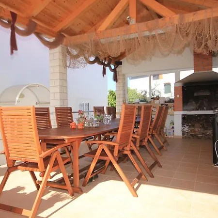 Apartment Apartments By The Sea Sutomiscica, Ugljan - 8474