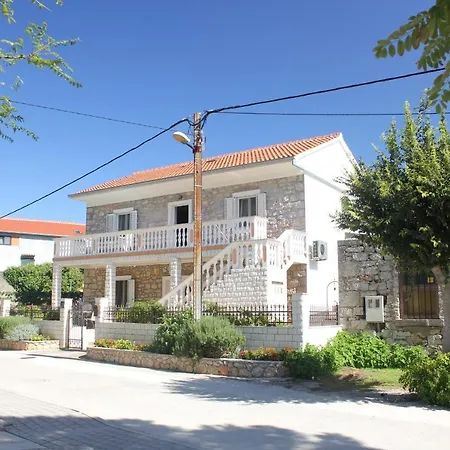 Apartment Apartments By The Sea Sutomiscica, Ugljan - 8474 *