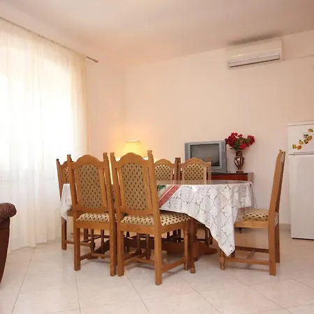 Appartement By The Sea Sutomiscica, Ugljan - 8474 Sutomiscica