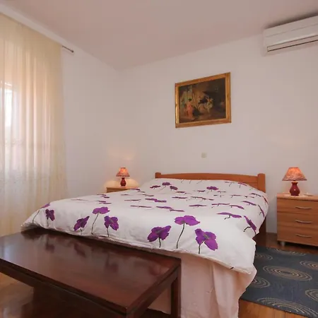Apartment Apartments By The Sea Sutomiscica, Ugljan - 8474 *