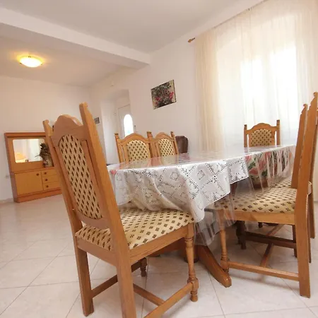 Apartments By The Sea Sutomiscica, Ugljan - 8474 *