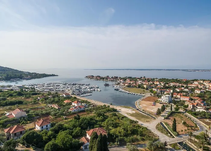 Apartments By The Sea Sutomiscica, Ugljan - 8474 *