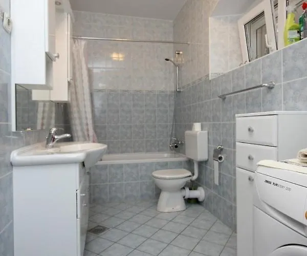 Apartments By The Sea Sutomiscica, Ugljan - 8474 Apartman *