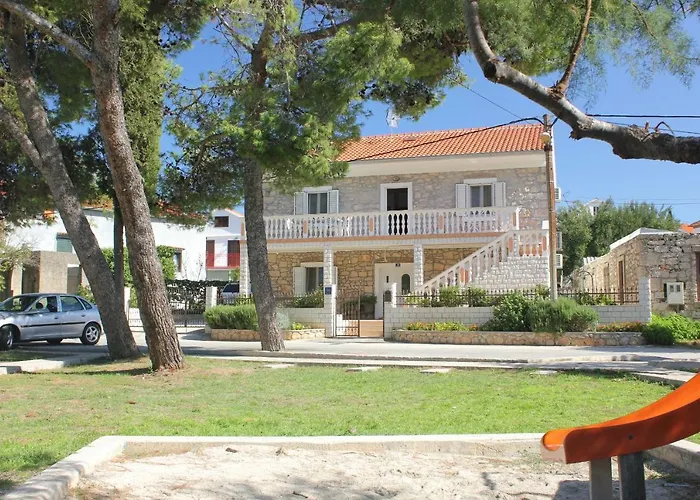 Apartments By The Sea Sutomiscica, Ugljan - 8474 Sutomiscica
