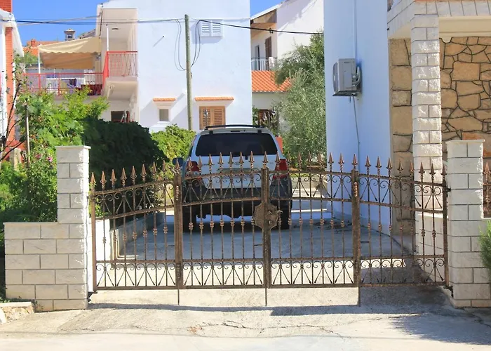 Apartman Apartments By The Sea Sutomiscica, Ugljan - 8474 Sutomiscica