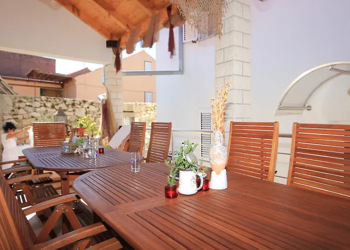 Apartments By The Sea Sutomiscica, Ugljan - 8474 Apartman *