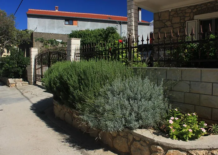 Apartman Apartments By The Sea Sutomiscica, Ugljan - 8474 *